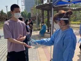 老人拍照半分钟被弹窗近20次