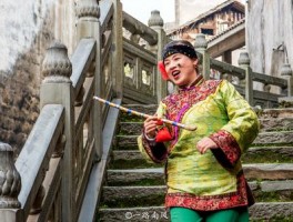 女子花1分钱买5人票逛景区还中奖