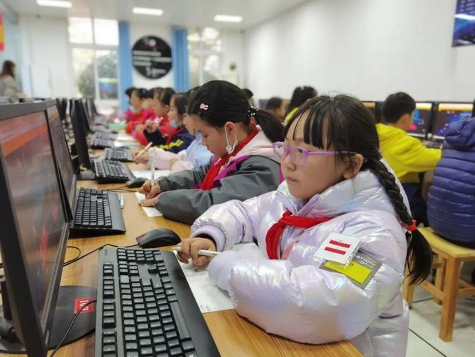 helloworld群发功能注册邀请码获取