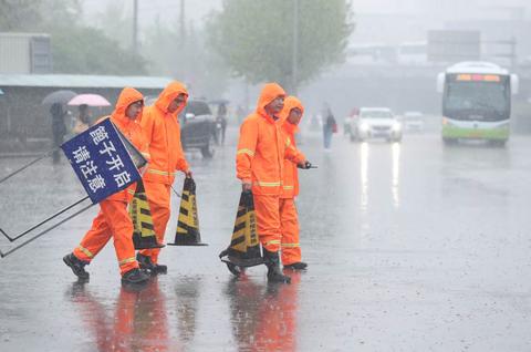 多地迎来强降雨 自驾出行需谨慎 多地迎来强降雨 自驾出行需谨慎
